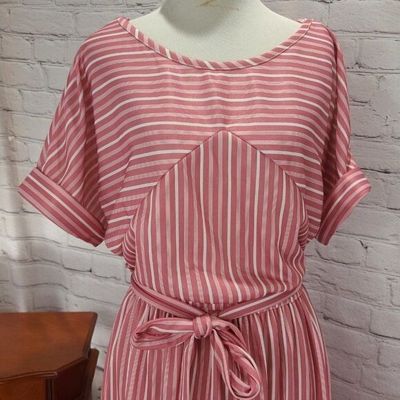 𝅺VINTAGE Unbranded Pink and White Stripe feels of a candy Striper - Picture 13 of 16
